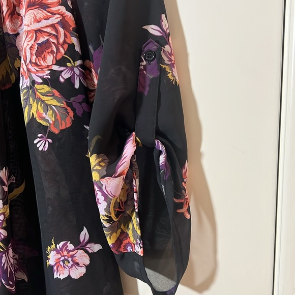 Pleione Women’s Floral Top - Picture 5 of 7